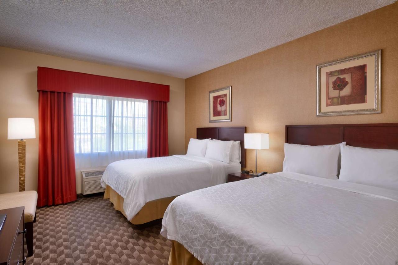 Queen Suite Two Queen Beds