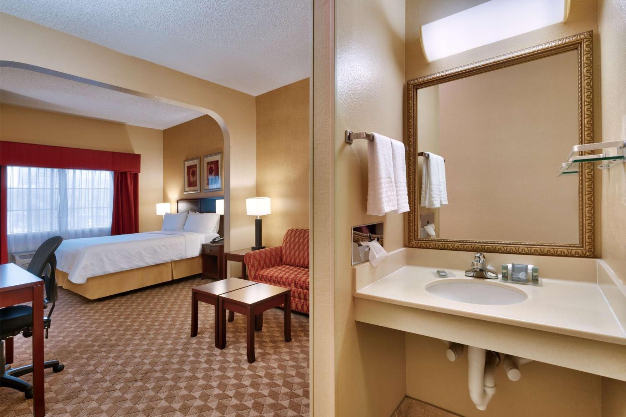 King Room Bath Tub Disability Access or Non-Smoking