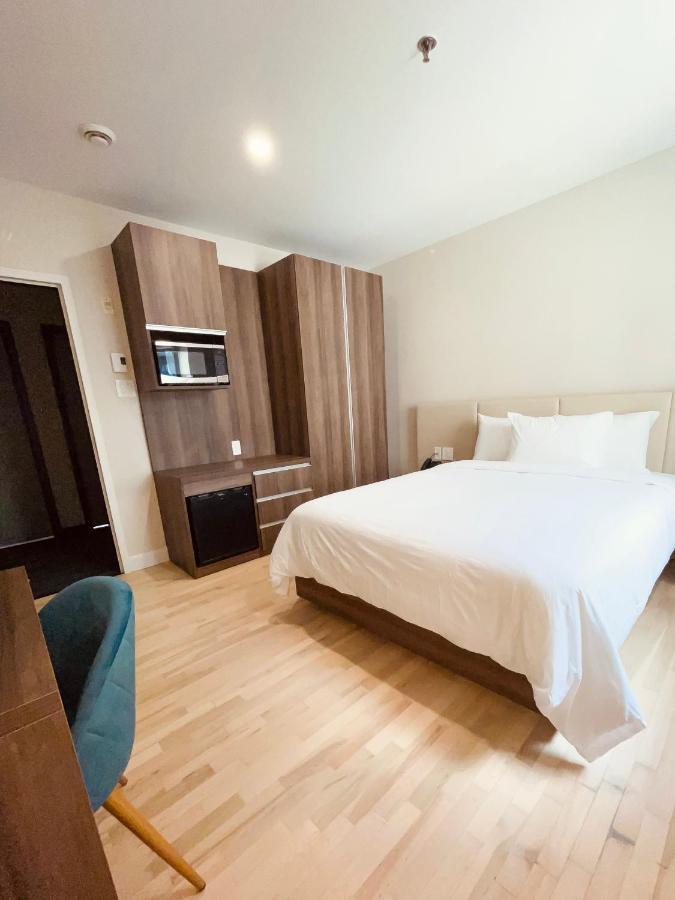Deluxe Queen Room