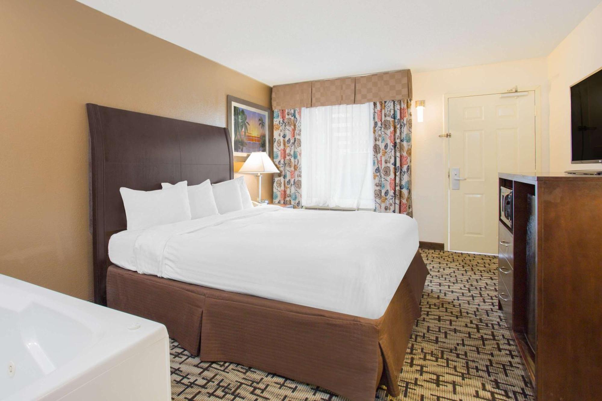 King Suite Spa Bath Communication Assistance or Non-Smoking
