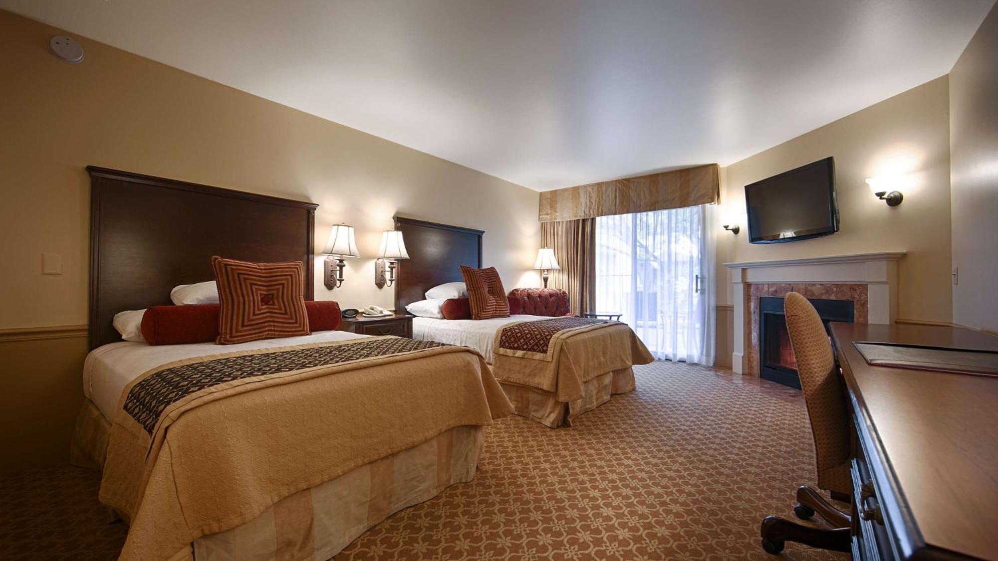Deluxe Queen Room Two Queen Beds Courtyard View Non-Smoking