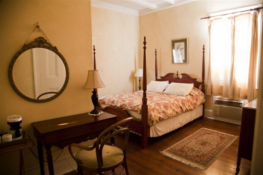 Deluxe Queen Room