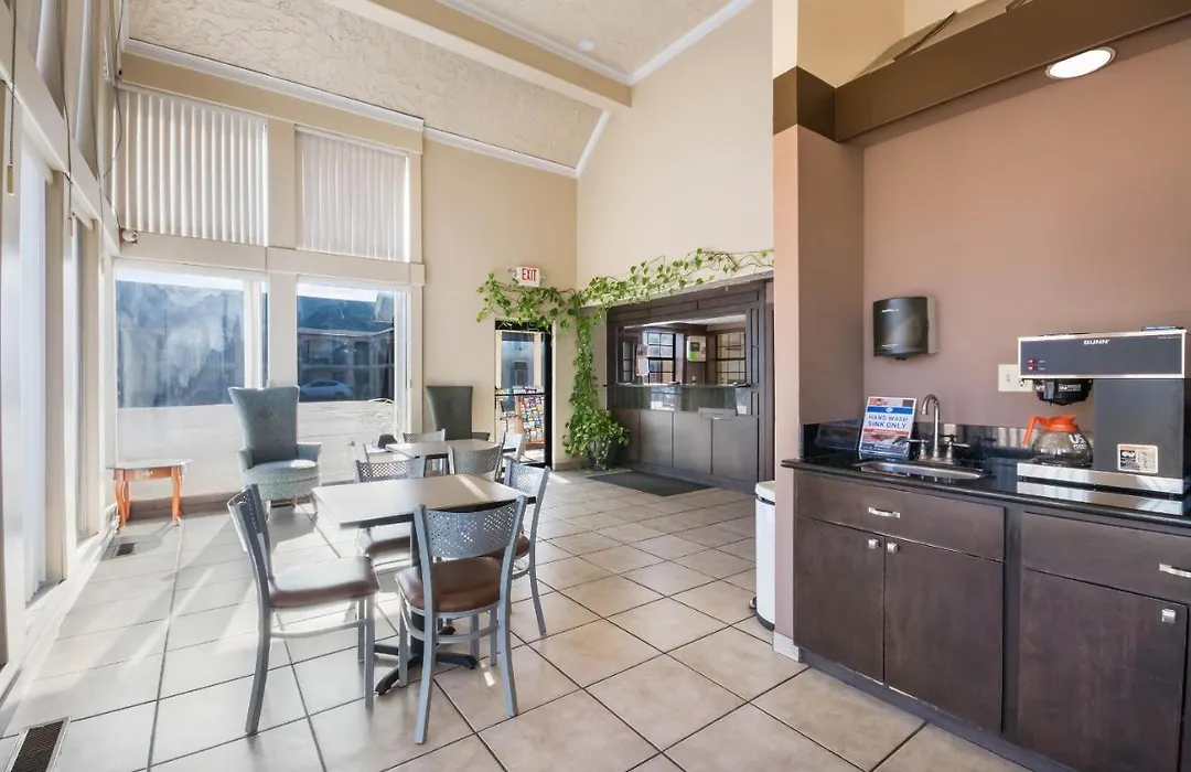 Econo Lodge Inn & Suites-1