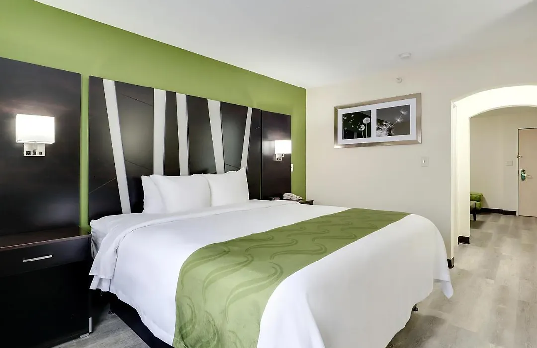 Quality Suites Albuquerque Airport-1