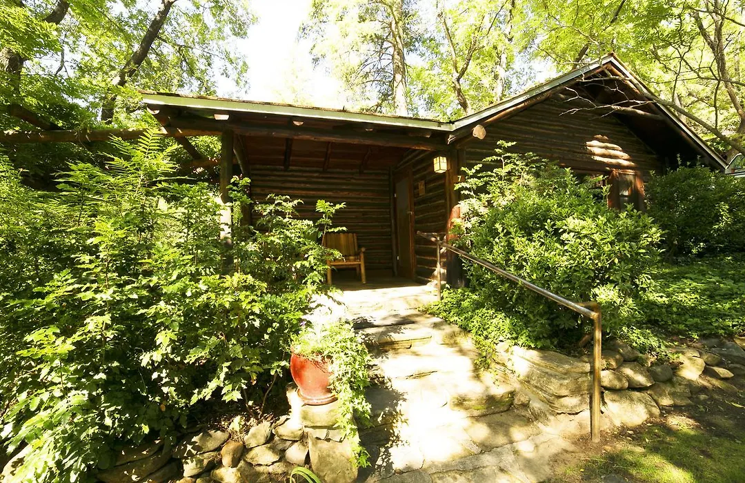 Orchard Canyon On Oak Creek-1