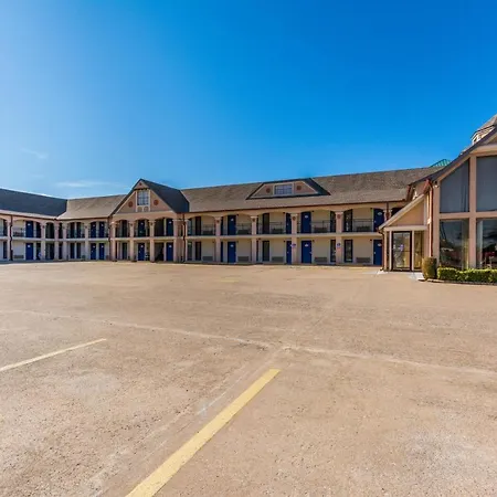 Econo Lodge Inn & Suites-3