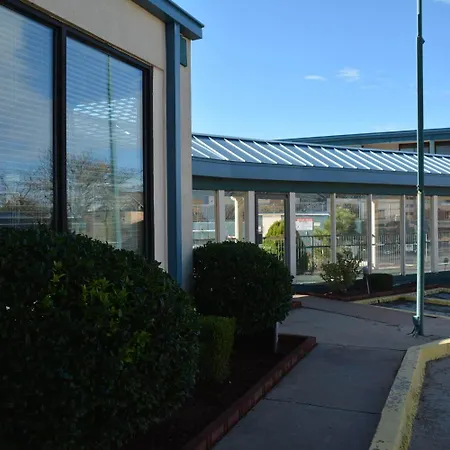 Lincoln Inn Express Hotel And Suites-3