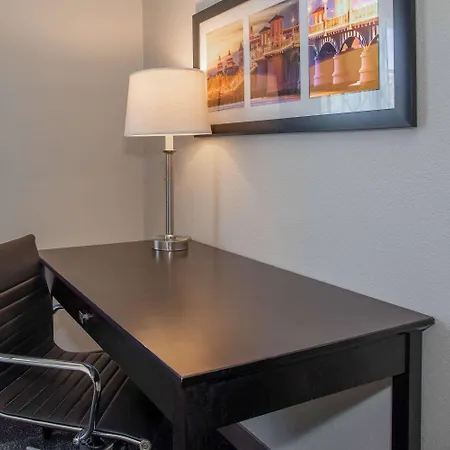 La Quinta Inn & Suites By Wyndham St. Augustine-3