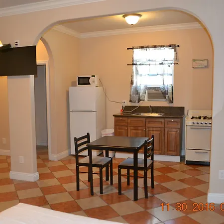 Monterey Inn Hotel Dream Suites-2