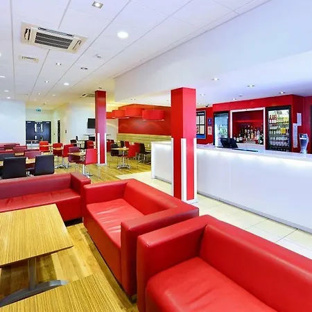 Travelodge Aberdeen Central Justice Mill Lane-3