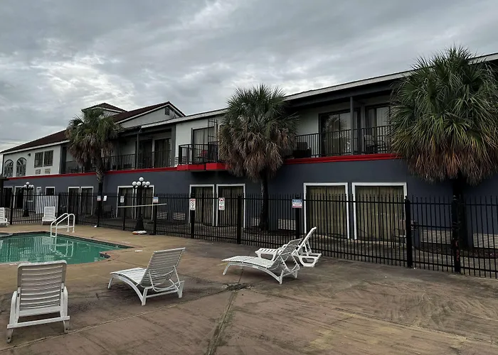 Baymont By Wyndham Houston North Hotel